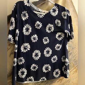 Loft Daisy Flower Short Sleeve Sweater Top SZ Small can fit Medium also